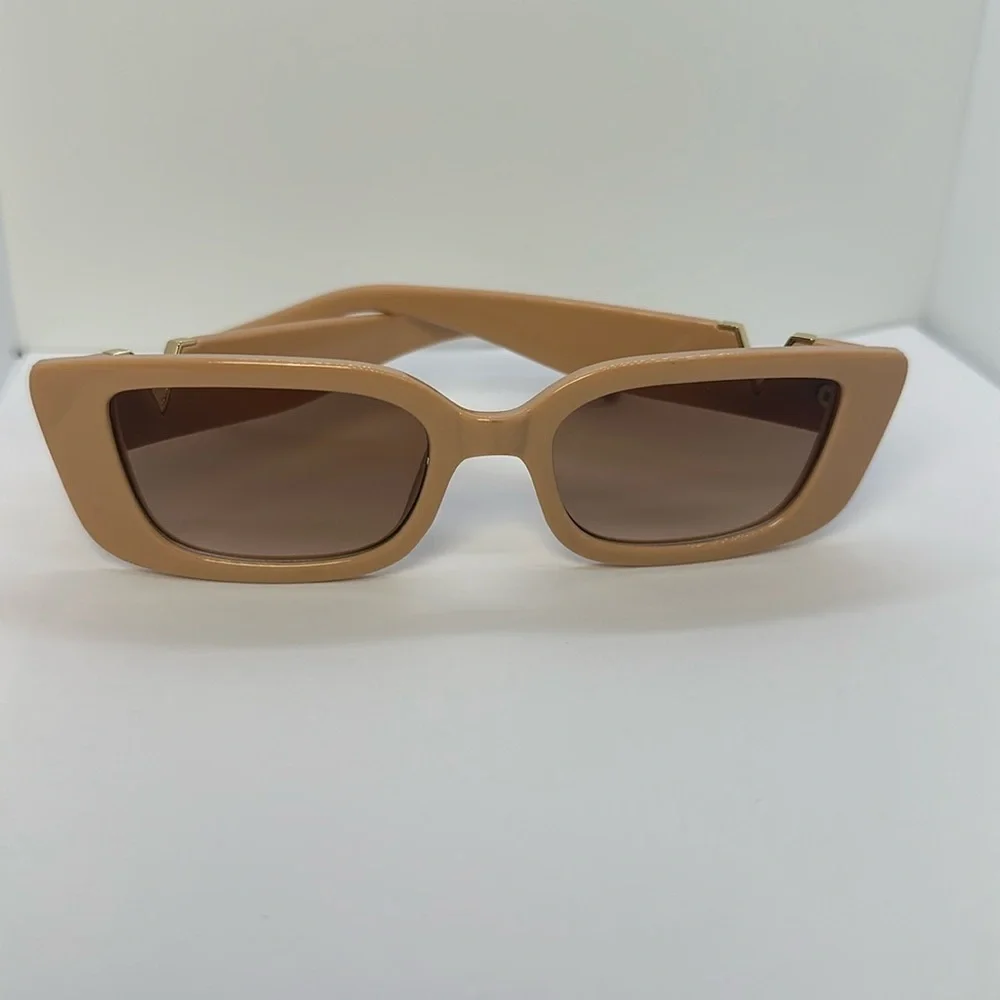Chic  Retro Nude Square Sunglasses Gold V Detail UV Protection Trendy Shades